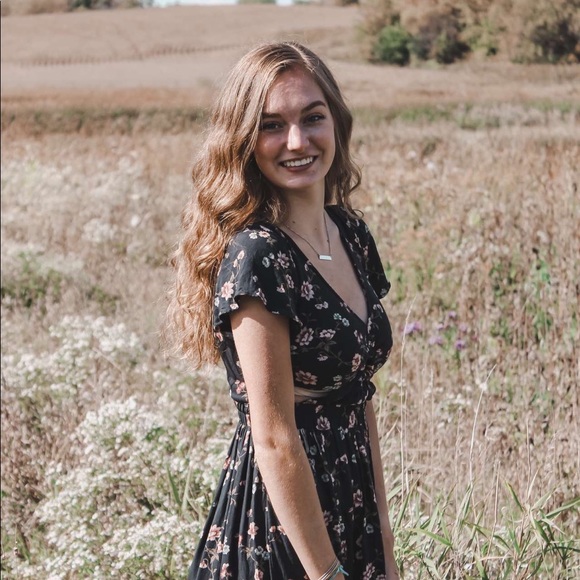 Meet your Posher, Olivia - Picture 5 of 6